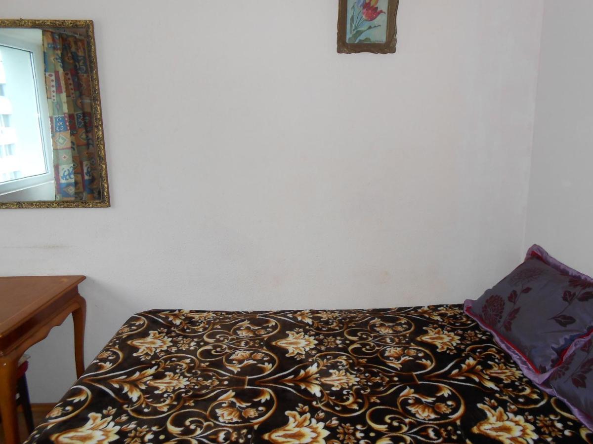 Host Tina Daire Bükreş Dış mekan fotoğraf